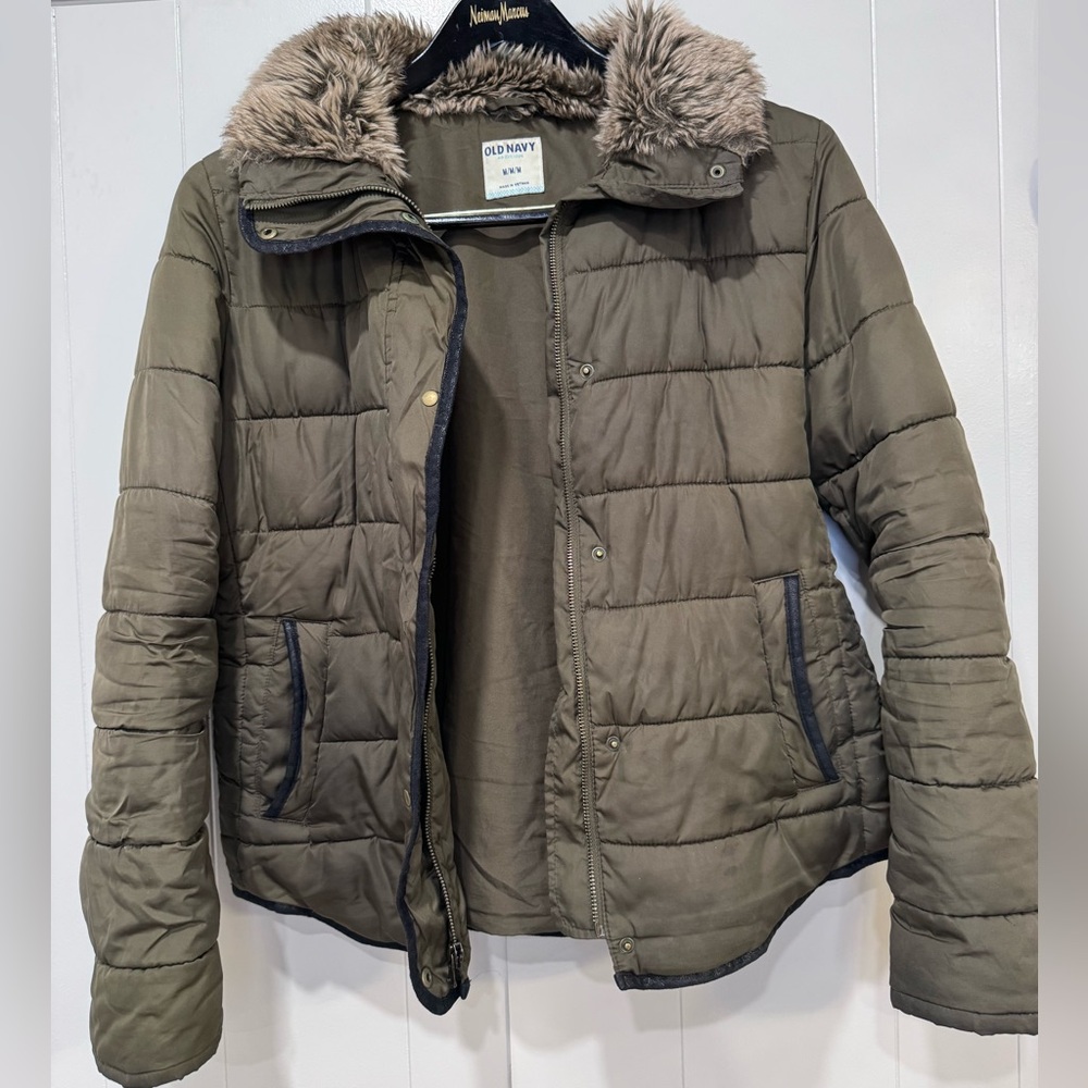 Old Navy Olive Green Quilted Puffer Coat Faux Fur Collar Women’s Winter Jacket M - Picture 3 of 5